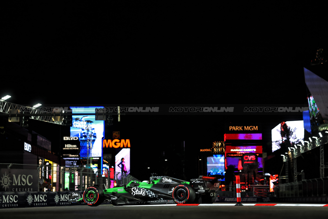 GP LAS VEGAS, Nico Hulkenberg (GER) Sauber C45.
21.11.2025. Formula 1 World Championship, Rd 22, Las Vegas Grand Prix, Las Vegas, Nevada, USA, Qualifiche Day.
- www.xpbimages.com, EMail: requests@xpbimages.com © Copyright: Bearne / XPB Images