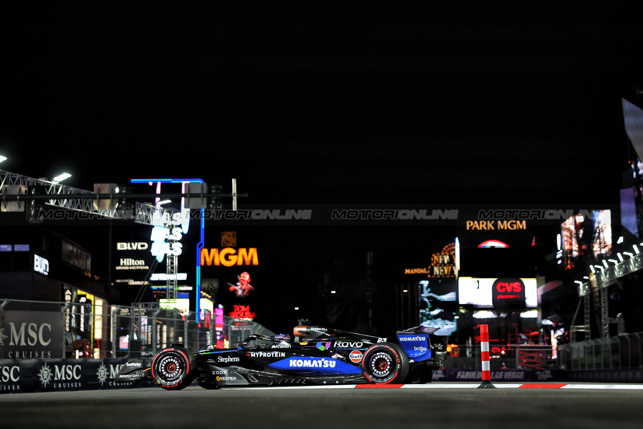 GP LAS VEGAS, Alexander Albon (THA) Atlassian Williams Racing FW47.

21.11.2025. Formula 1 World Championship, Rd 22, Las Vegas Grand Prix, Las Vegas, Nevada, USA, Qualifiche Day.

- www.xpbimages.com, EMail: requests@xpbimages.com © Copyright: Bearne / XPB Images