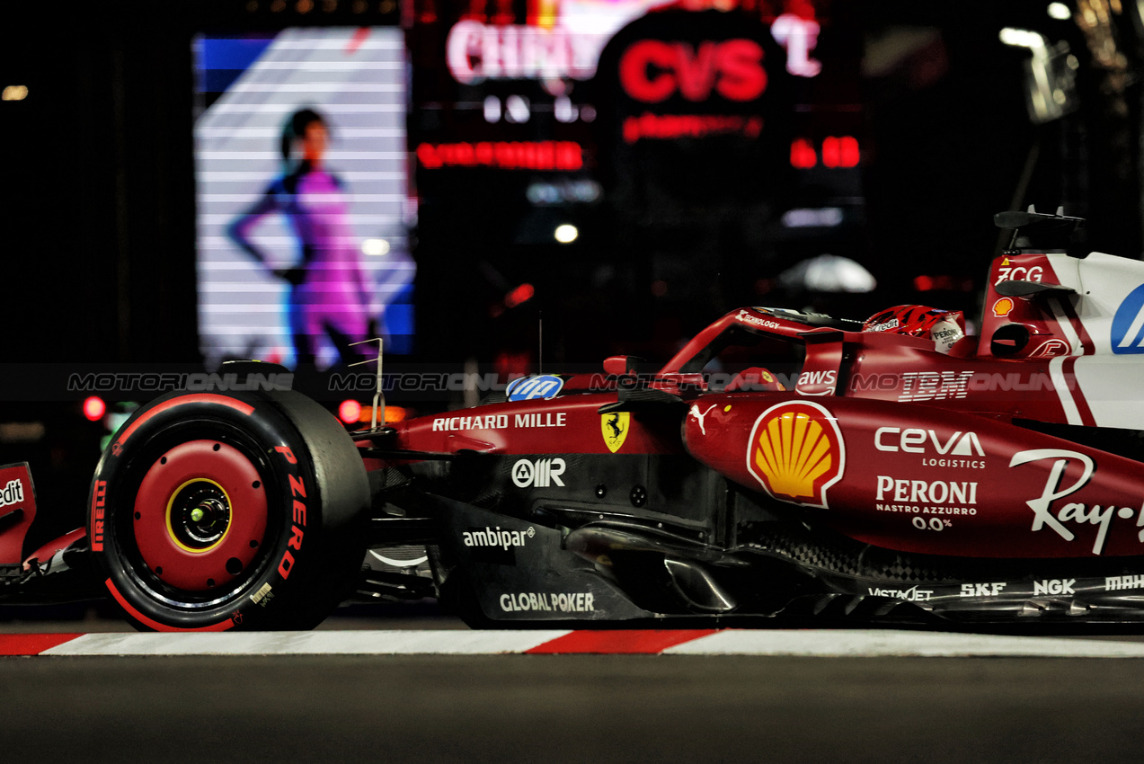 GP LAS VEGAS, Charles Leclerc (MON) Ferrari SF-25.
21.11.2025. Formula 1 World Championship, Rd 22, Las Vegas Grand Prix, Las Vegas, Nevada, USA, Qualifiche Day.
- www.xpbimages.com, EMail: requests@xpbimages.com © Copyright: Bearne / XPB Images