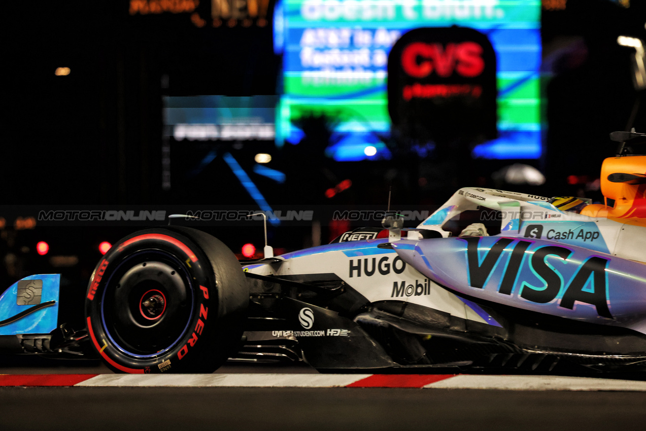 GP LAS VEGAS, Isack Hadjar (FRA) Racing Bulls VCARB 02.
21.11.2025. Formula 1 World Championship, Rd 22, Las Vegas Grand Prix, Las Vegas, Nevada, USA, Qualifiche Day.
- www.xpbimages.com, EMail: requests@xpbimages.com © Copyright: Bearne / XPB Images