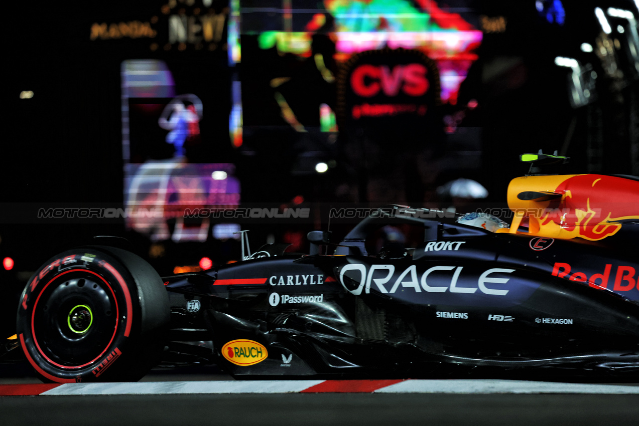 GP LAS VEGAS, Yuki Tsunoda (JPN) Red Bull Racing RB21.

21.11.2025. Formula 1 World Championship, Rd 22, Las Vegas Grand Prix, Las Vegas, Nevada, USA, Qualifiche Day.

- www.xpbimages.com, EMail: requests@xpbimages.com © Copyright: Bearne / XPB Images