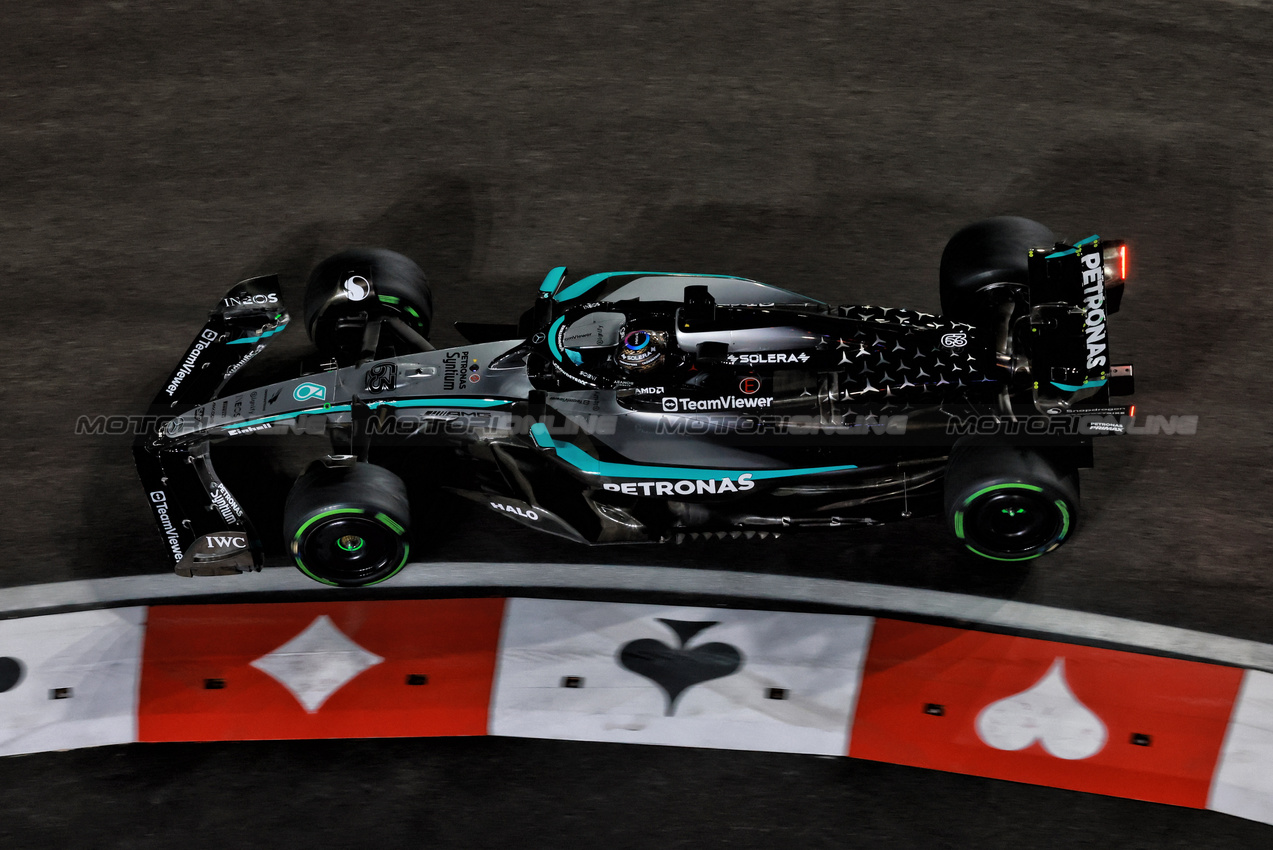 GP LAS VEGAS, George Russell (GBR) Mercedes AMG F1 W16.

21.11.2025. Formula 1 World Championship, Rd 22, Las Vegas Grand Prix, Las Vegas, Nevada, USA, Qualifiche Day.

- www.xpbimages.com, EMail: requests@xpbimages.com © Copyright: Moy / XPB Images