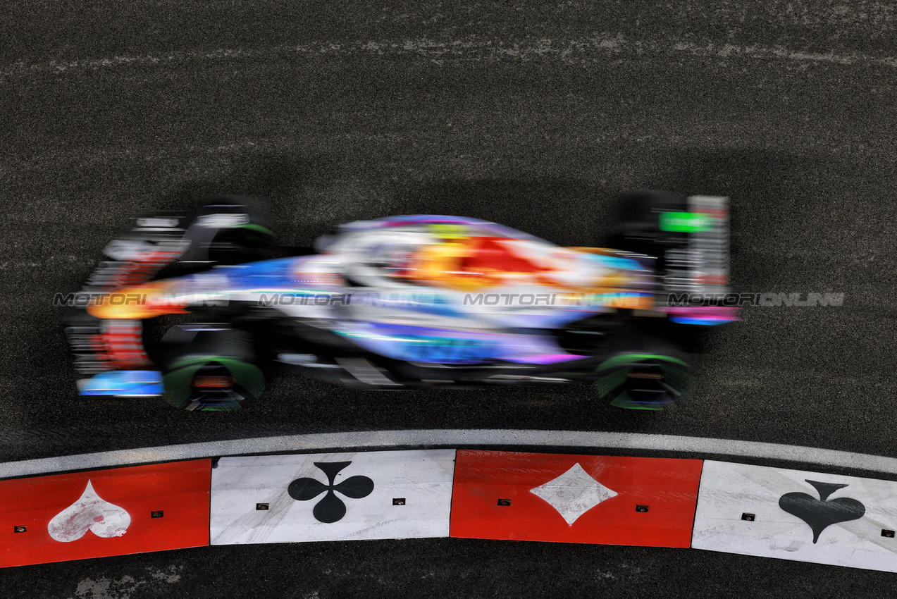 GP LAS VEGAS, Liam Lawson (NZL) Racing Bulls VCARB 02.
21.11.2025. Formula 1 World Championship, Rd 22, Las Vegas Grand Prix, Las Vegas, Nevada, USA, Qualifiche Day.
- www.xpbimages.com, EMail: requests@xpbimages.com © Copyright: Moy / XPB Images