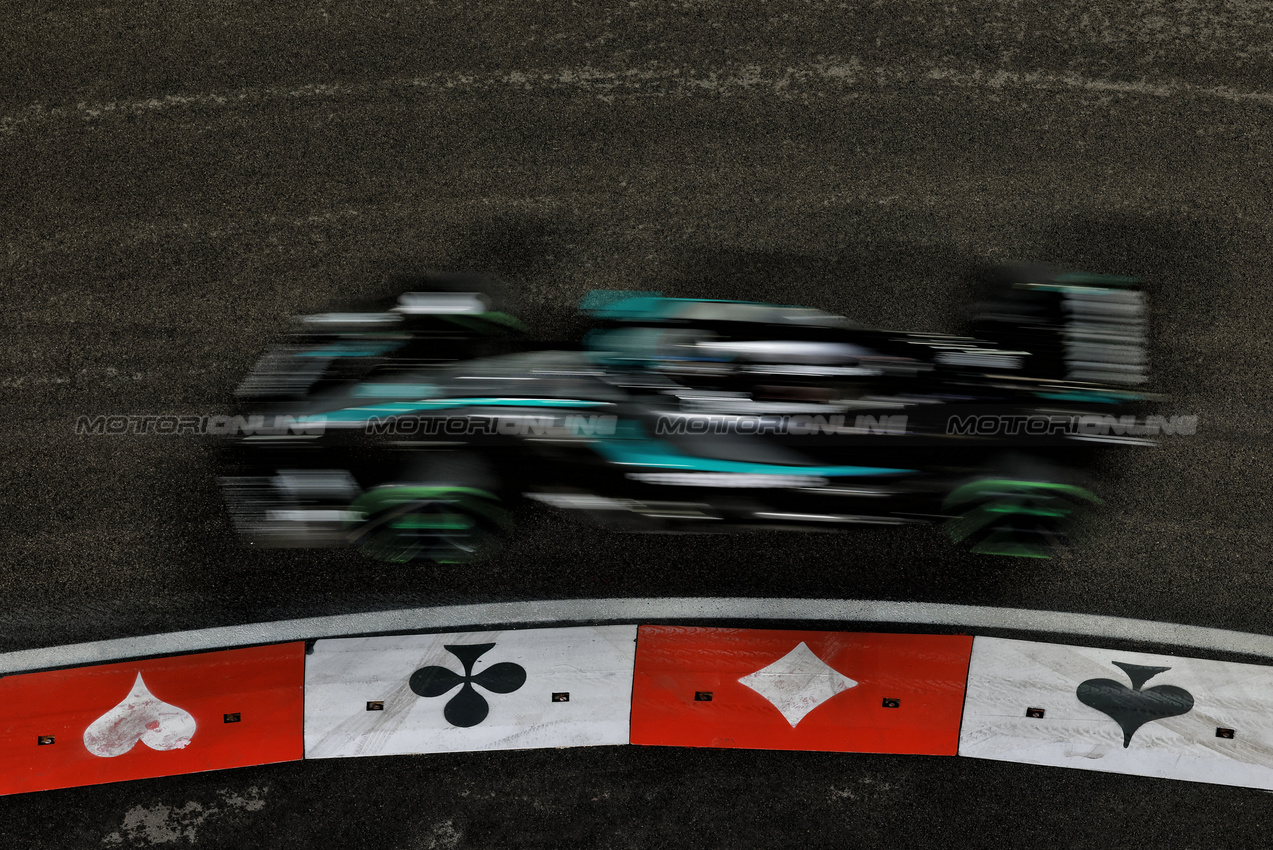GP LAS VEGAS, George Russell (GBR) Mercedes AMG F1 W16.
21.11.2025. Formula 1 World Championship, Rd 22, Las Vegas Grand Prix, Las Vegas, Nevada, USA, Qualifiche Day.
- www.xpbimages.com, EMail: requests@xpbimages.com © Copyright: Moy / XPB Images