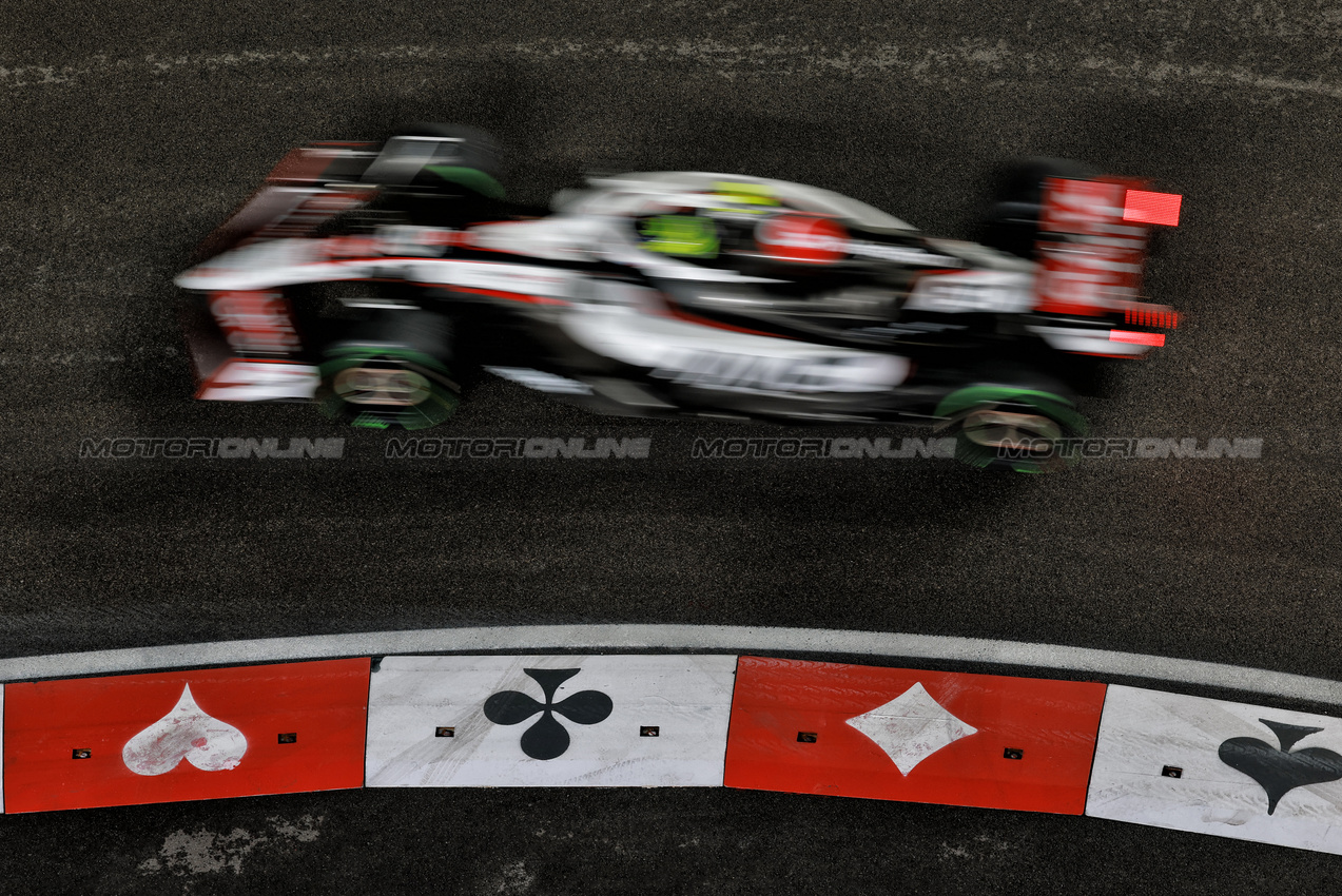 GP LAS VEGAS, Oliver Bearman (GBR) Haas VF-25.

21.11.2025. Formula 1 World Championship, Rd 22, Las Vegas Grand Prix, Las Vegas, Nevada, USA, Qualifiche Day.

- www.xpbimages.com, EMail: requests@xpbimages.com © Copyright: Moy / XPB Images