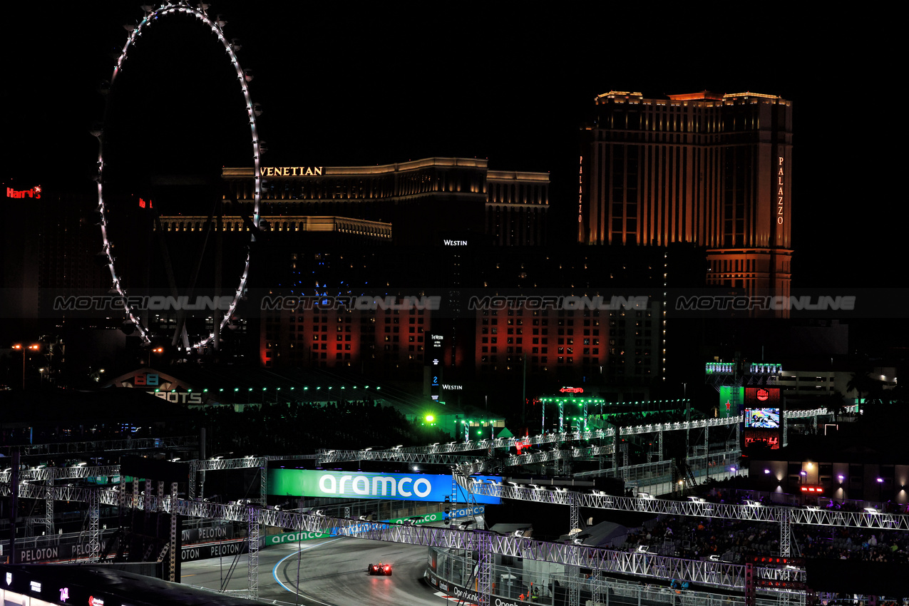 GP LAS VEGAS, Yuki Tsunoda (JPN) Red Bull Racing RB21.
21.11.2025. Formula 1 World Championship, Rd 22, Las Vegas Grand Prix, Las Vegas, Nevada, USA, Qualifiche Day.
- www.xpbimages.com, EMail: requests@xpbimages.com © Copyright: Moy / XPB Images