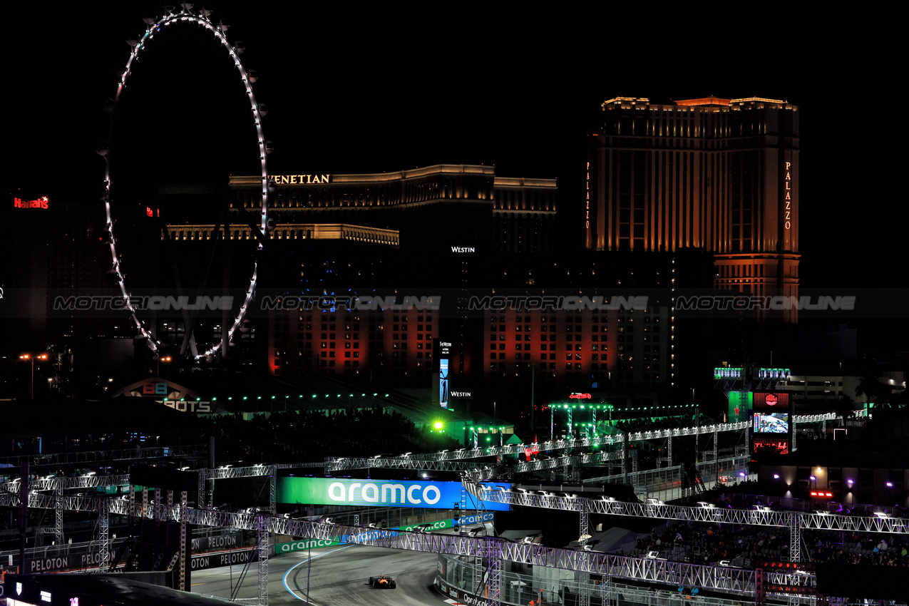 GP LAS VEGAS, Lando Norris (GBR) McLaren MCL39.

21.11.2025. Formula 1 World Championship, Rd 22, Las Vegas Grand Prix, Las Vegas, Nevada, USA, Qualifiche Day.

- www.xpbimages.com, EMail: requests@xpbimages.com © Copyright: Moy / XPB Images