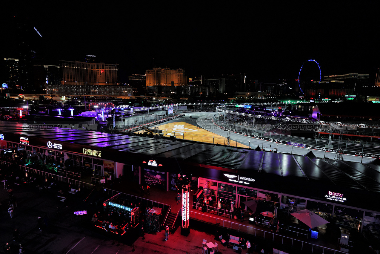 GP LAS VEGAS, Charles Leclerc (MON) Ferrari SF-25.

21.11.2025. Formula 1 World Championship, Rd 22, Las Vegas Grand Prix, Las Vegas, Nevada, USA, Qualifiche Day.

- www.xpbimages.com, EMail: requests@xpbimages.com © Copyright: Moy / XPB Images