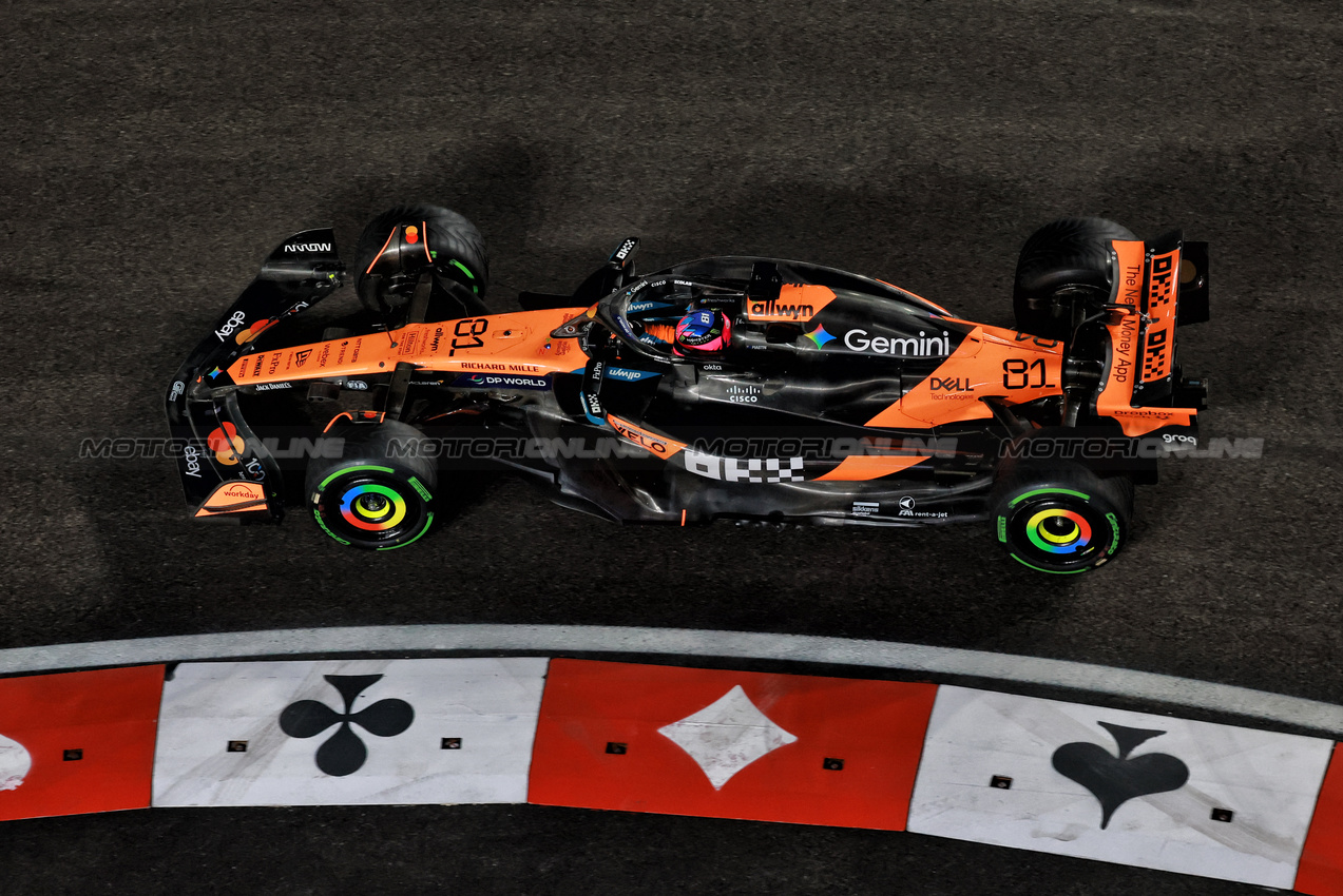 GP LAS VEGAS, Oscar Piastri (AUS) McLaren MCL39.

21.11.2025. Formula 1 World Championship, Rd 22, Las Vegas Grand Prix, Las Vegas, Nevada, USA, Qualifiche Day.

- www.xpbimages.com, EMail: requests@xpbimages.com © Copyright: Moy / XPB Images