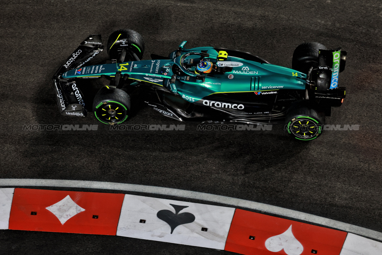 GP LAS VEGAS, Fernando Alonso (ESP) Aston Martin F1 Team AMR25.
21.11.2025. Formula 1 World Championship, Rd 22, Las Vegas Grand Prix, Las Vegas, Nevada, USA, Qualifiche Day.
- www.xpbimages.com, EMail: requests@xpbimages.com © Copyright: Moy / XPB Images