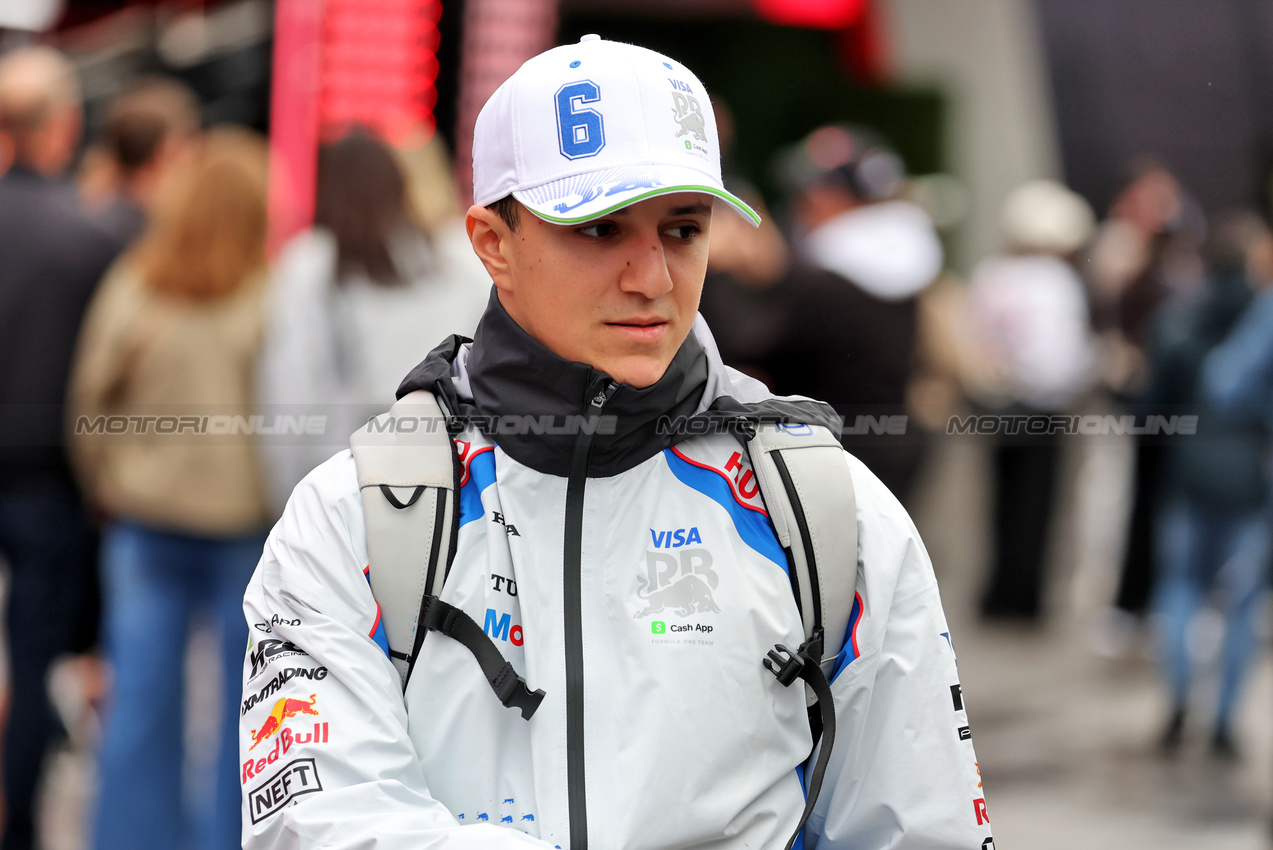 GP LAS VEGAS, Isack Hadjar (FRA) Racing Bulls.
21.11.2025. Formula 1 World Championship, Rd 22, Las Vegas Grand Prix, Las Vegas, Nevada, USA, Qualifiche Day.
- www.xpbimages.com, EMail: requests@xpbimages.com © Copyright: Moy / XPB Images