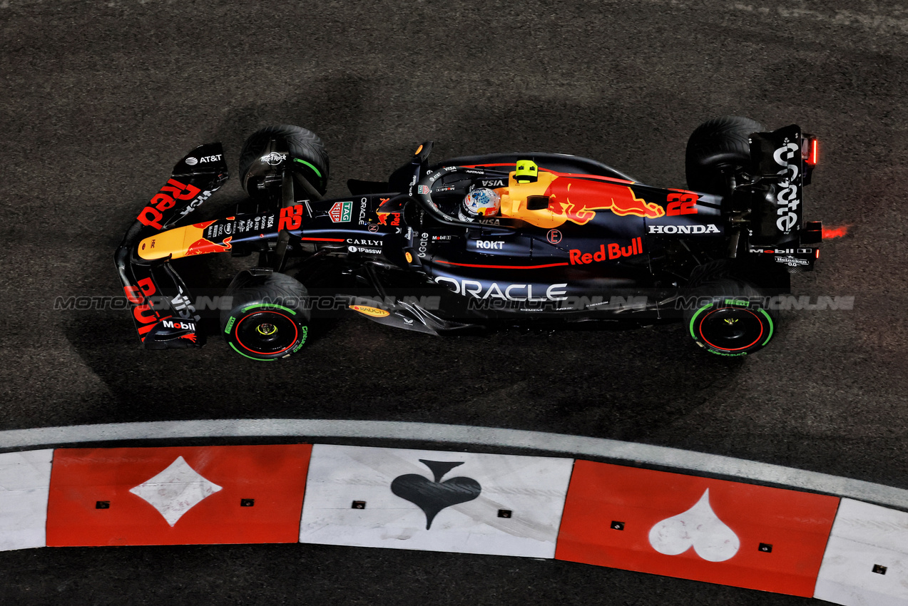 GP LAS VEGAS, Yuki Tsunoda (JPN) Red Bull Racing RB21.
21.11.2025. Formula 1 World Championship, Rd 22, Las Vegas Grand Prix, Las Vegas, Nevada, USA, Qualifiche Day.
- www.xpbimages.com, EMail: requests@xpbimages.com © Copyright: Moy / XPB Images