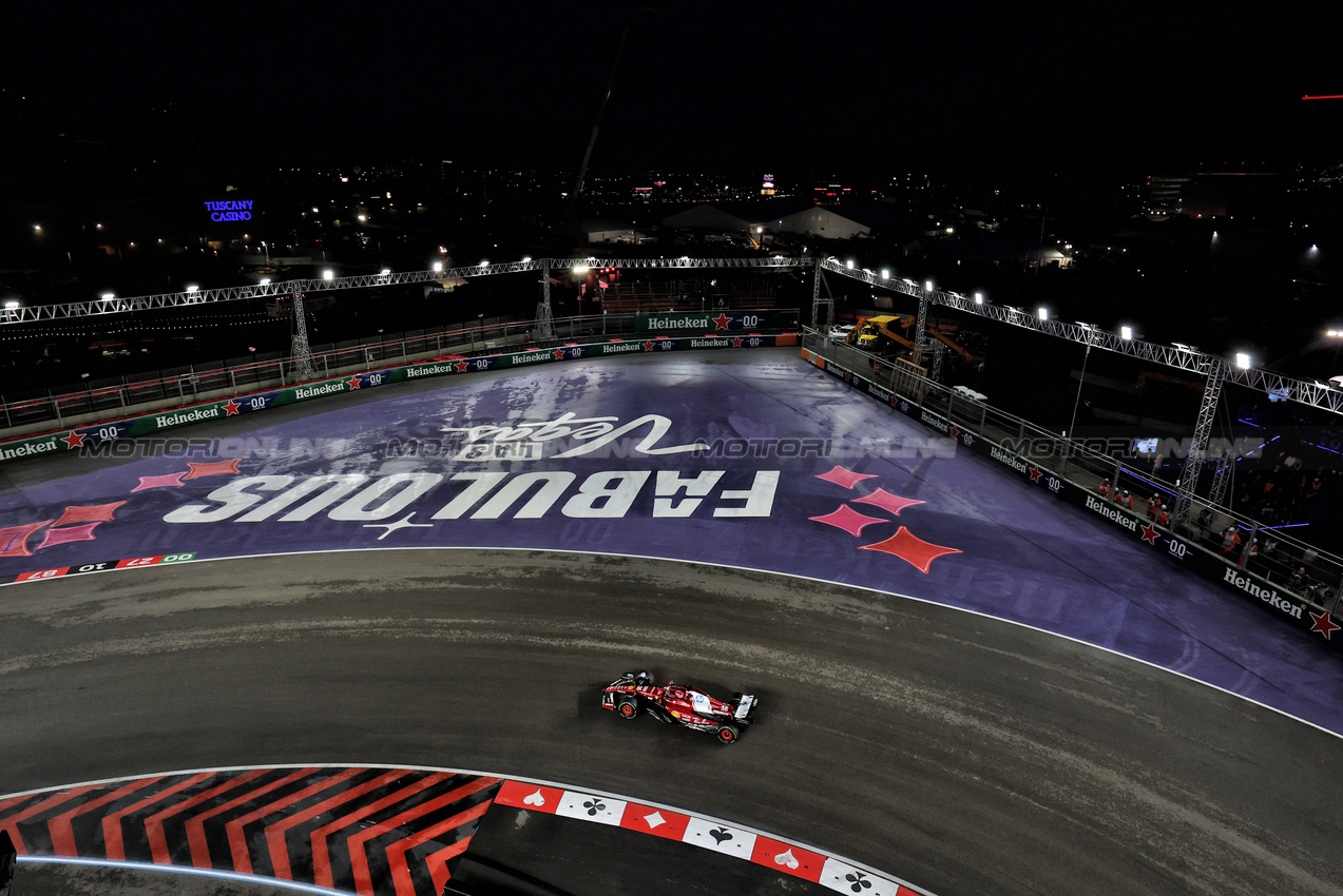 GP LAS VEGAS, Charles Leclerc (MON) Ferrari SF-25.
21.11.2025. Formula 1 World Championship, Rd 22, Las Vegas Grand Prix, Las Vegas, Nevada, USA, Qualifiche Day.
- www.xpbimages.com, EMail: requests@xpbimages.com © Copyright: Moy / XPB Images