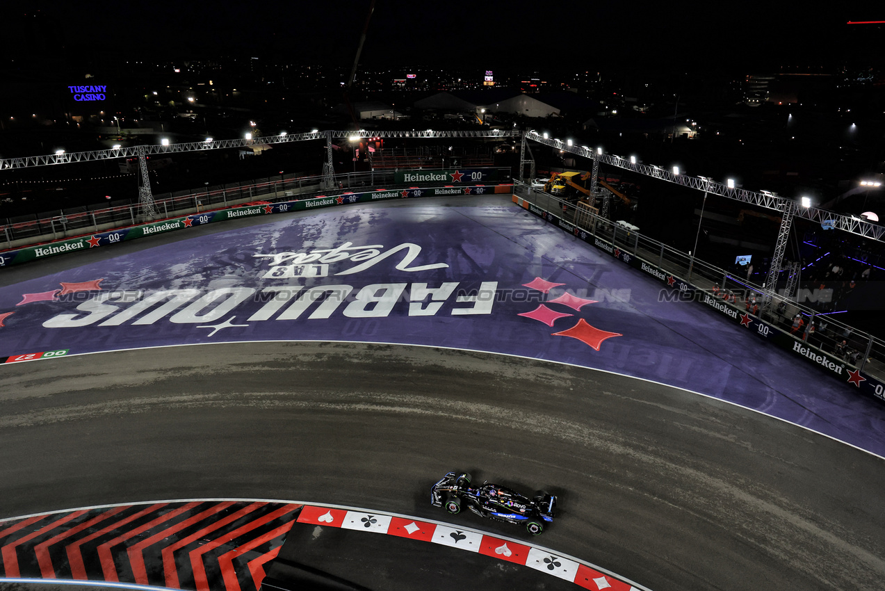 GP LAS VEGAS, Alexander Albon (THA) Atlassian Williams Racing FW47.

21.11.2025. Formula 1 World Championship, Rd 22, Las Vegas Grand Prix, Las Vegas, Nevada, USA, Qualifiche Day.

- www.xpbimages.com, EMail: requests@xpbimages.com © Copyright: Moy / XPB Images
