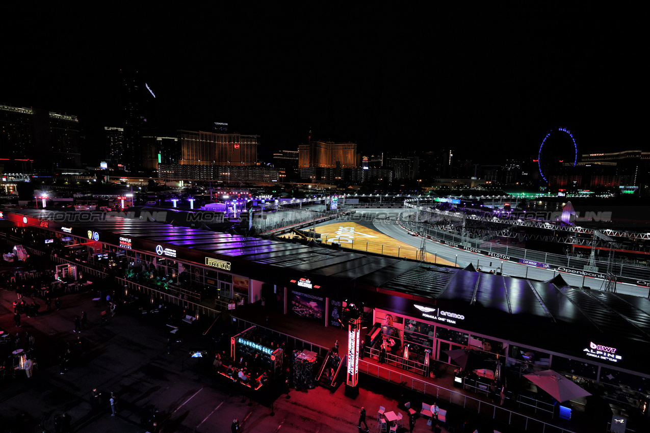 GP LAS VEGAS, Liam Lawson (NZL) Racing Bulls VCARB 02.
21.11.2025. Formula 1 World Championship, Rd 22, Las Vegas Grand Prix, Las Vegas, Nevada, USA, Qualifiche Day.
- www.xpbimages.com, EMail: requests@xpbimages.com © Copyright: Moy / XPB Images