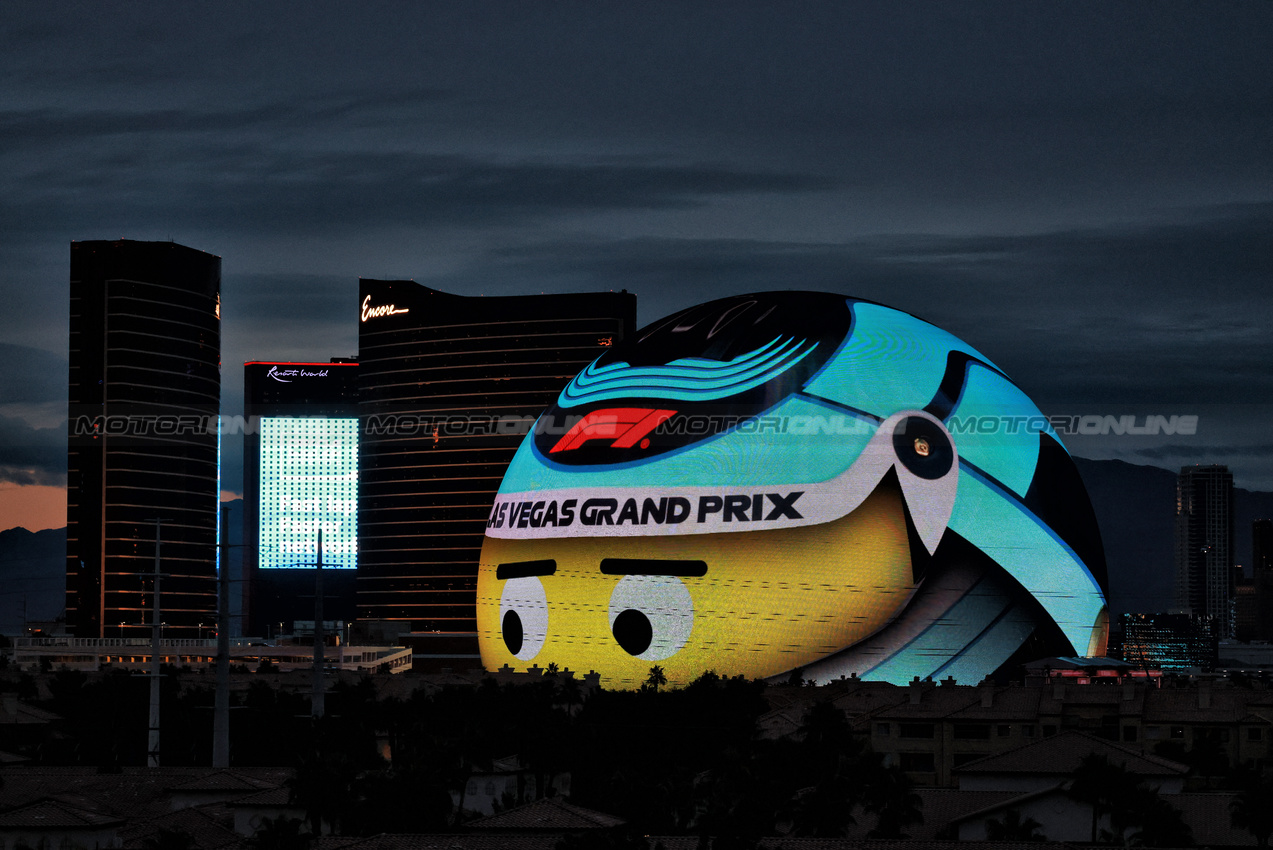 GP LAS VEGAS, Circuit Atmosfera - Las Vegas Sphere.
21.11.2025. Formula 1 World Championship, Rd 22, Las Vegas Grand Prix, Las Vegas, Nevada, USA, Qualifiche Day.
- www.xpbimages.com, EMail: requests@xpbimages.com © Copyright: Moy / XPB Images