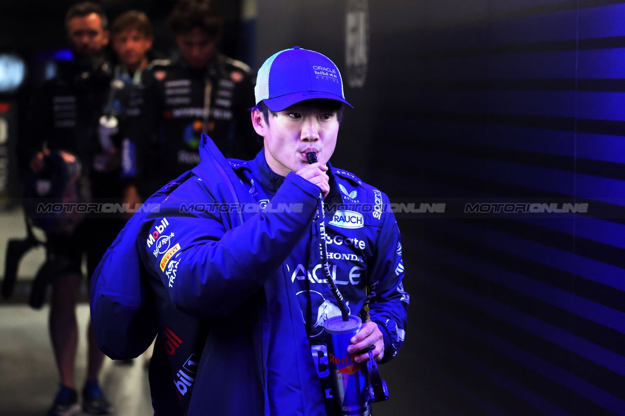 GP LAS VEGAS, Yuki Tsunoda (JPN) Red Bull Racing.

21.11.2025. Formula 1 World Championship, Rd 22, Las Vegas Grand Prix, Las Vegas, Nevada, USA, Qualifiche Day.

- www.xpbimages.com, EMail: requests@xpbimages.com © Copyright: Charniaux / XPB Images