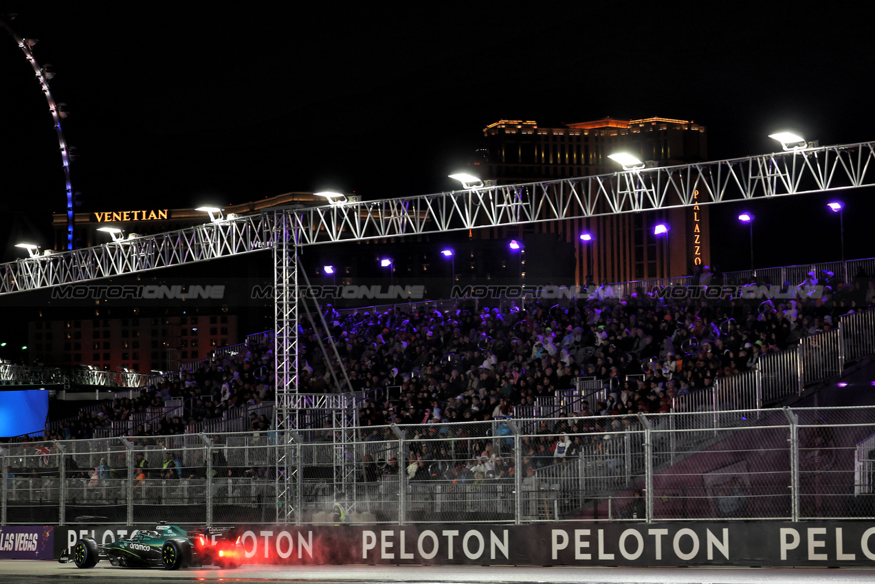 GP LAS VEGAS, Lance Stroll (CDN) Aston Martin F1 Team AMR25.

21.11.2025. Formula 1 World Championship, Rd 22, Las Vegas Grand Prix, Las Vegas, Nevada, USA, Qualifiche Day.

- www.xpbimages.com, EMail: requests@xpbimages.com © Copyright: Bearne / XPB Images