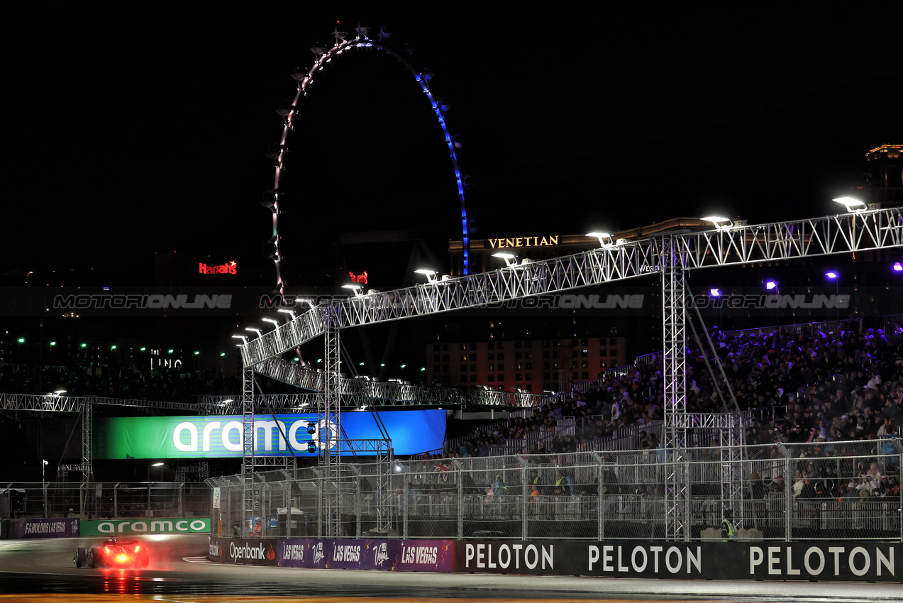 GP LAS VEGAS, Lance Stroll (CDN) Aston Martin F1 Team AMR25.

21.11.2025. Formula 1 World Championship, Rd 22, Las Vegas Grand Prix, Las Vegas, Nevada, USA, Qualifiche Day.

- www.xpbimages.com, EMail: requests@xpbimages.com © Copyright: Bearne / XPB Images