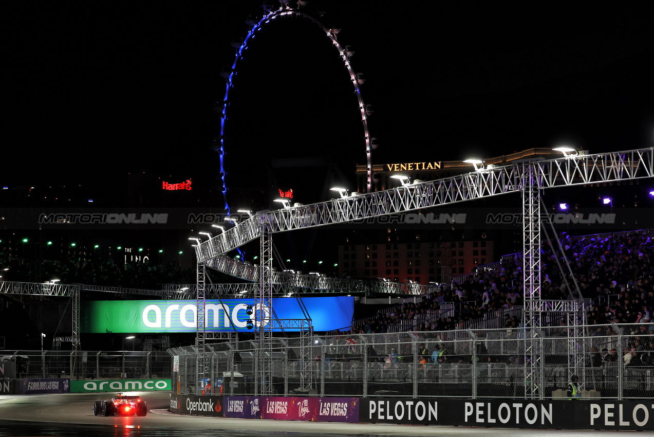 GP LAS VEGAS, Isack Hadjar (FRA) Racing Bulls VCARB 02.
21.11.2025. Formula 1 World Championship, Rd 22, Las Vegas Grand Prix, Las Vegas, Nevada, USA, Qualifiche Day.
- www.xpbimages.com, EMail: requests@xpbimages.com © Copyright: Bearne / XPB Images