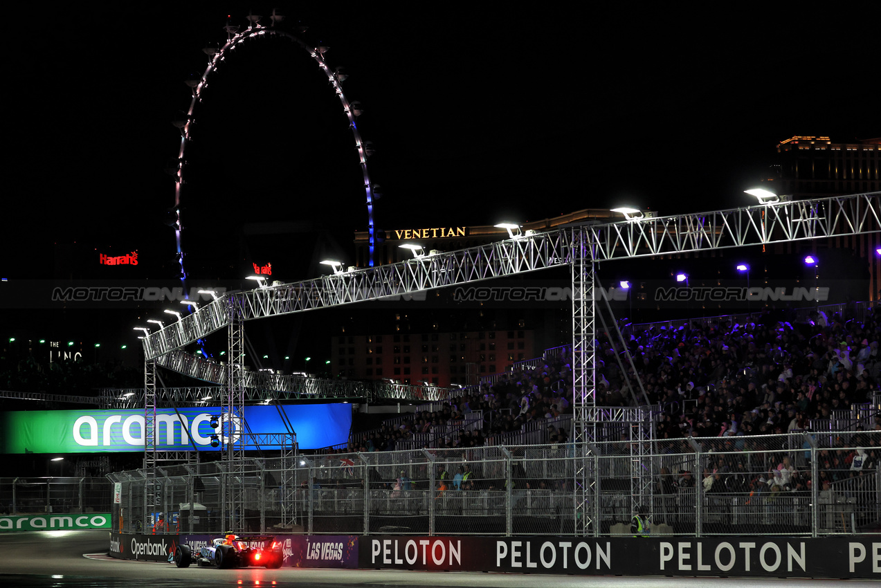 GP LAS VEGAS, Liam Lawson (NZL) Racing Bulls VCARB 02.
21.11.2025. Formula 1 World Championship, Rd 22, Las Vegas Grand Prix, Las Vegas, Nevada, USA, Qualifiche Day.
- www.xpbimages.com, EMail: requests@xpbimages.com © Copyright: Bearne / XPB Images