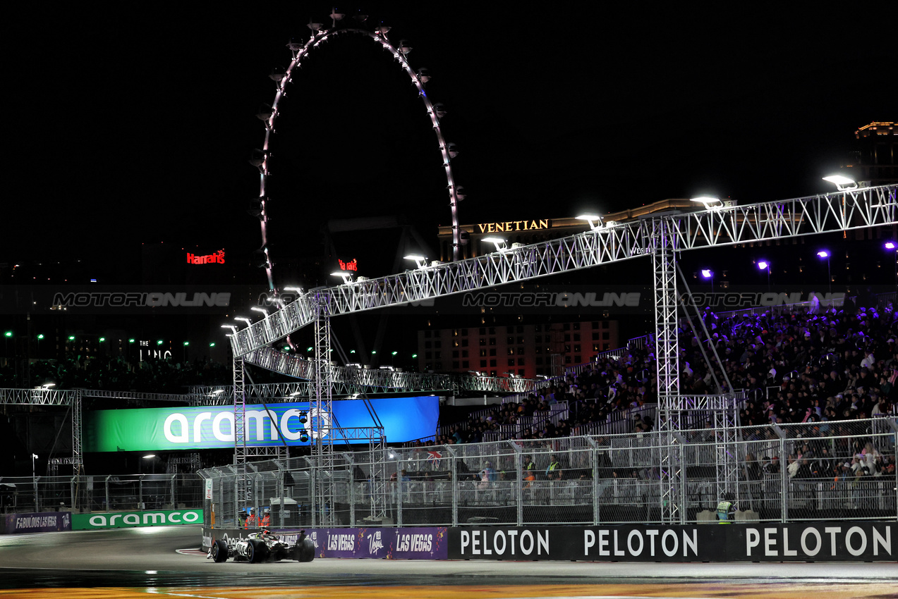 GP LAS VEGAS, Oliver Bearman (GBR) Haas VF-25.

21.11.2025. Formula 1 World Championship, Rd 22, Las Vegas Grand Prix, Las Vegas, Nevada, USA, Qualifiche Day.

- www.xpbimages.com, EMail: requests@xpbimages.com © Copyright: Bearne / XPB Images