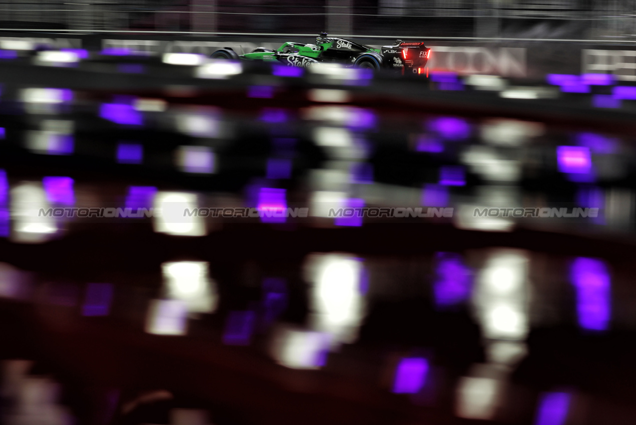 GP LAS VEGAS, Nico Hulkenberg (GER) Sauber C45.
21.11.2025. Formula 1 World Championship, Rd 22, Las Vegas Grand Prix, Las Vegas, Nevada, USA, Qualifiche Day.
- www.xpbimages.com, EMail: requests@xpbimages.com © Copyright: Bearne / XPB Images