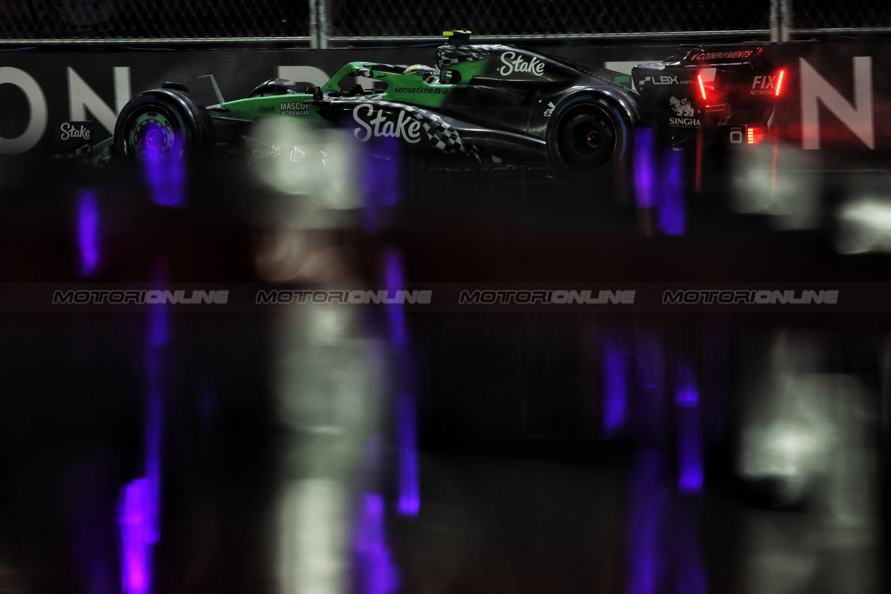 GP LAS VEGAS, Gabriel Bortoleto (BRA) Sauber C45.
21.11.2025. Formula 1 World Championship, Rd 22, Las Vegas Grand Prix, Las Vegas, Nevada, USA, Qualifiche Day.
- www.xpbimages.com, EMail: requests@xpbimages.com © Copyright: Bearne / XPB Images