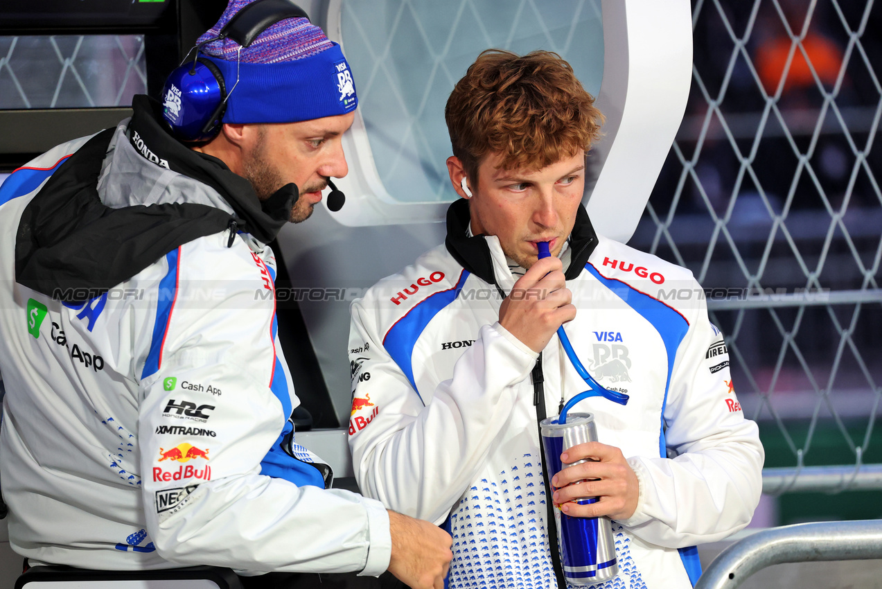 GP LAS VEGAS, Liam Lawson (NZL) Racing Bulls (Right).
21.11.2025. Formula 1 World Championship, Rd 22, Las Vegas Grand Prix, Las Vegas, Nevada, USA, Qualifiche Day.
- www.xpbimages.com, EMail: requests@xpbimages.com © Copyright: Batchelor / XPB Images
