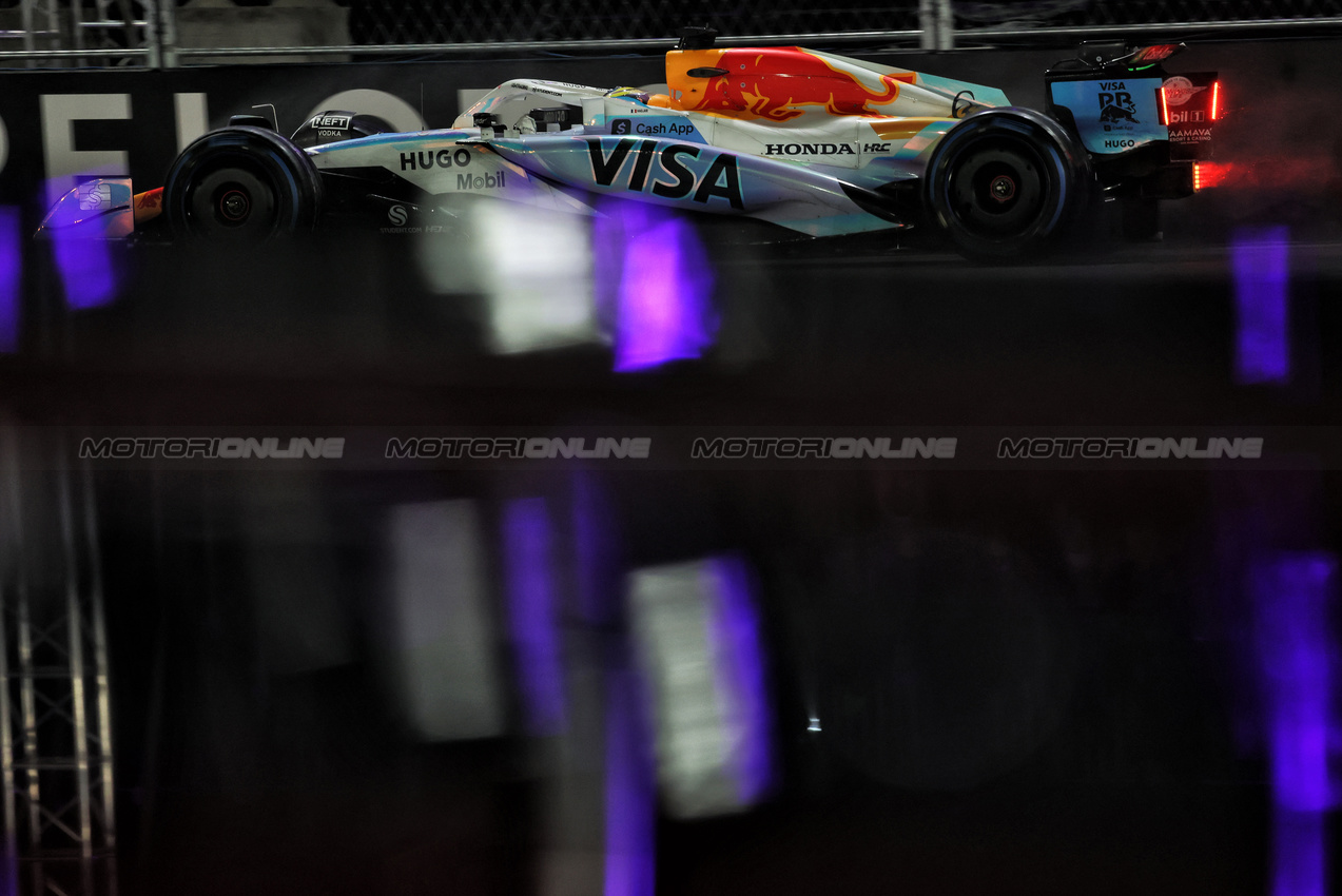 GP LAS VEGAS, Isack Hadjar (FRA) Racing Bulls VCARB 02.
21.11.2025. Formula 1 World Championship, Rd 22, Las Vegas Grand Prix, Las Vegas, Nevada, USA, Qualifiche Day.
- www.xpbimages.com, EMail: requests@xpbimages.com © Copyright: Bearne / XPB Images