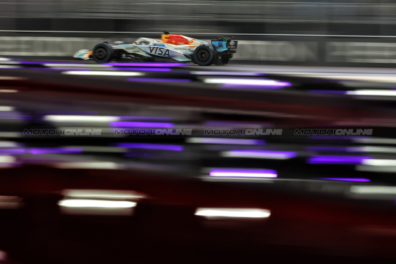 GP LAS VEGAS, Isack Hadjar (FRA) Racing Bulls VCARB 02.
21.11.2025. Formula 1 World Championship, Rd 22, Las Vegas Grand Prix, Las Vegas, Nevada, USA, Qualifiche Day.
- www.xpbimages.com, EMail: requests@xpbimages.com © Copyright: Bearne / XPB Images