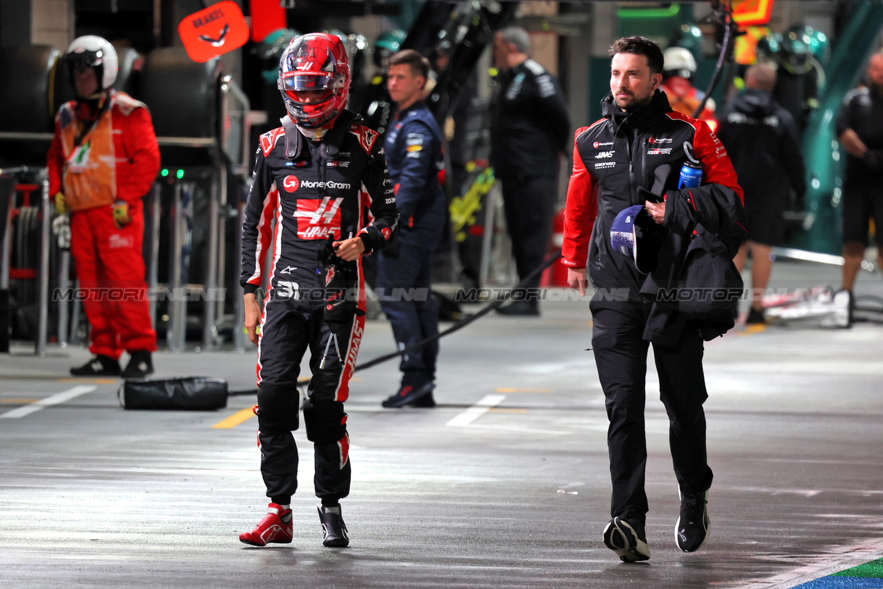 GP LAS VEGAS, Esteban Ocon (FRA) Haas F1 Team.
21.11.2025. Formula 1 World Championship, Rd 22, Las Vegas Grand Prix, Las Vegas, Nevada, USA, Qualifiche Day.
- www.xpbimages.com, EMail: requests@xpbimages.com © Copyright: Batchelor / XPB Images