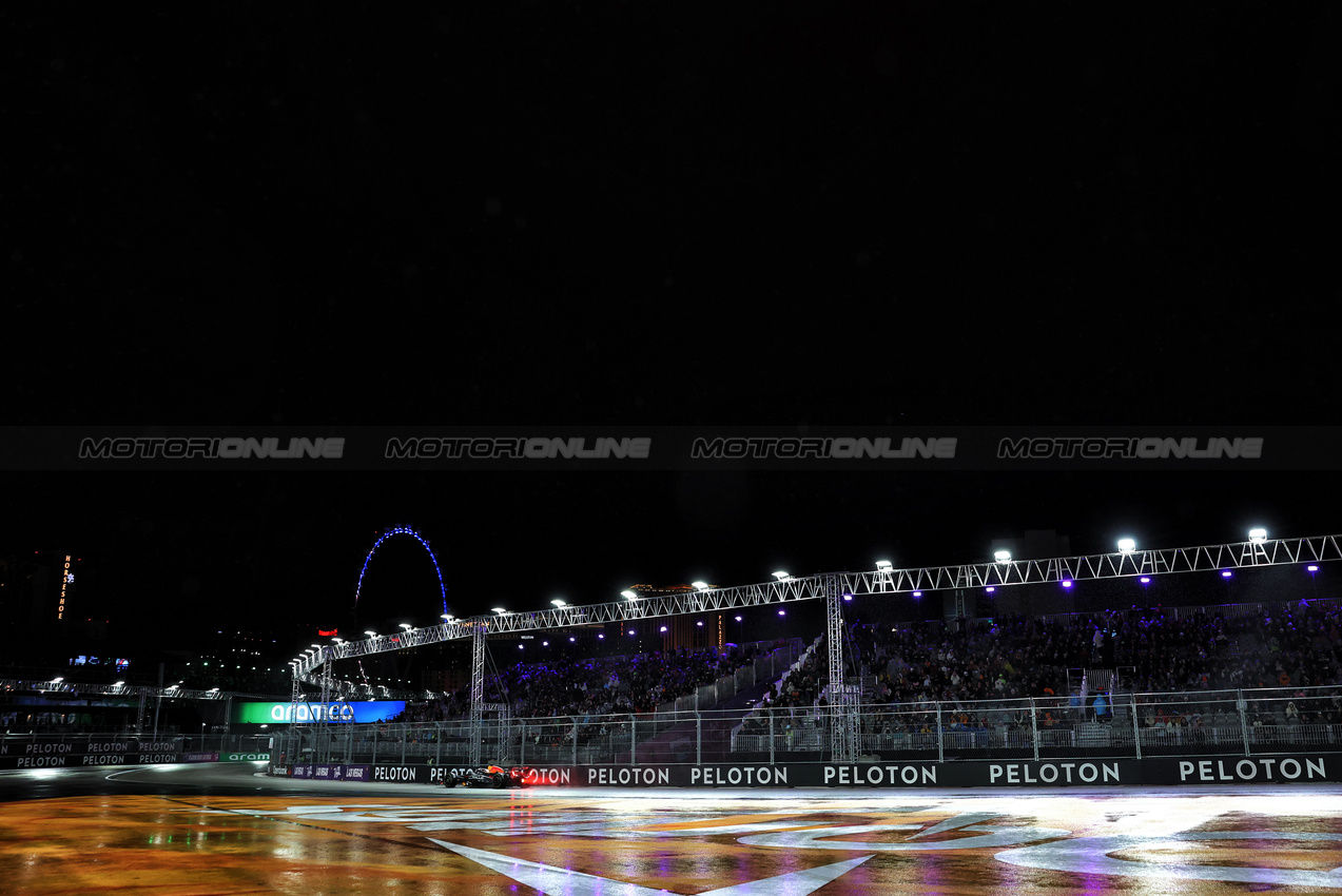 GP LAS VEGAS, Max Verstappen (NLD) Red Bull Racing RB21.

21.11.2025. Formula 1 World Championship, Rd 22, Las Vegas Grand Prix, Las Vegas, Nevada, USA, Qualifiche Day.

- www.xpbimages.com, EMail: requests@xpbimages.com © Copyright: Bearne / XPB Images