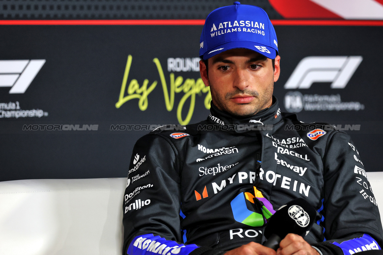 GP LAS VEGAS, Carlos Sainz (ESP) Atlassian Williams Racing in the post qualifying FIA Press Conference.
21.11.2025. Formula 1 World Championship, Rd 22, Las Vegas Grand Prix, Las Vegas, Nevada, USA, Qualifiche Day.
- www.xpbimages.com, EMail: requests@xpbimages.com © Copyright: Batchelor / XPB Images