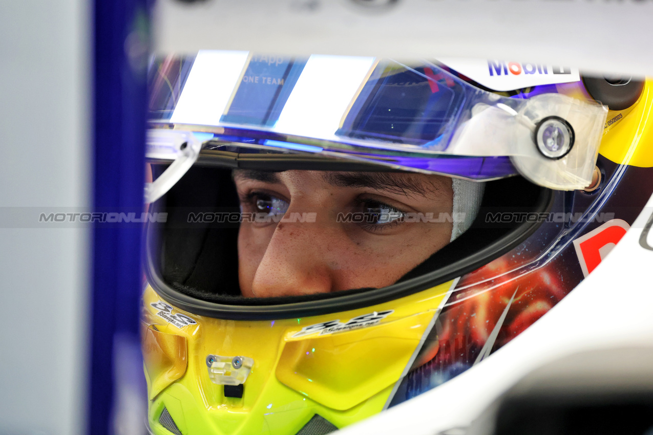 GP LAS VEGAS, Isack Hadjar (FRA) Racing Bulls VCARB 02.
21.11.2025. Formula 1 World Championship, Rd 22, Las Vegas Grand Prix, Las Vegas, Nevada, USA, Qualifiche Day.
- www.xpbimages.com, EMail: requests@xpbimages.com © Copyright: Batchelor / XPB Images