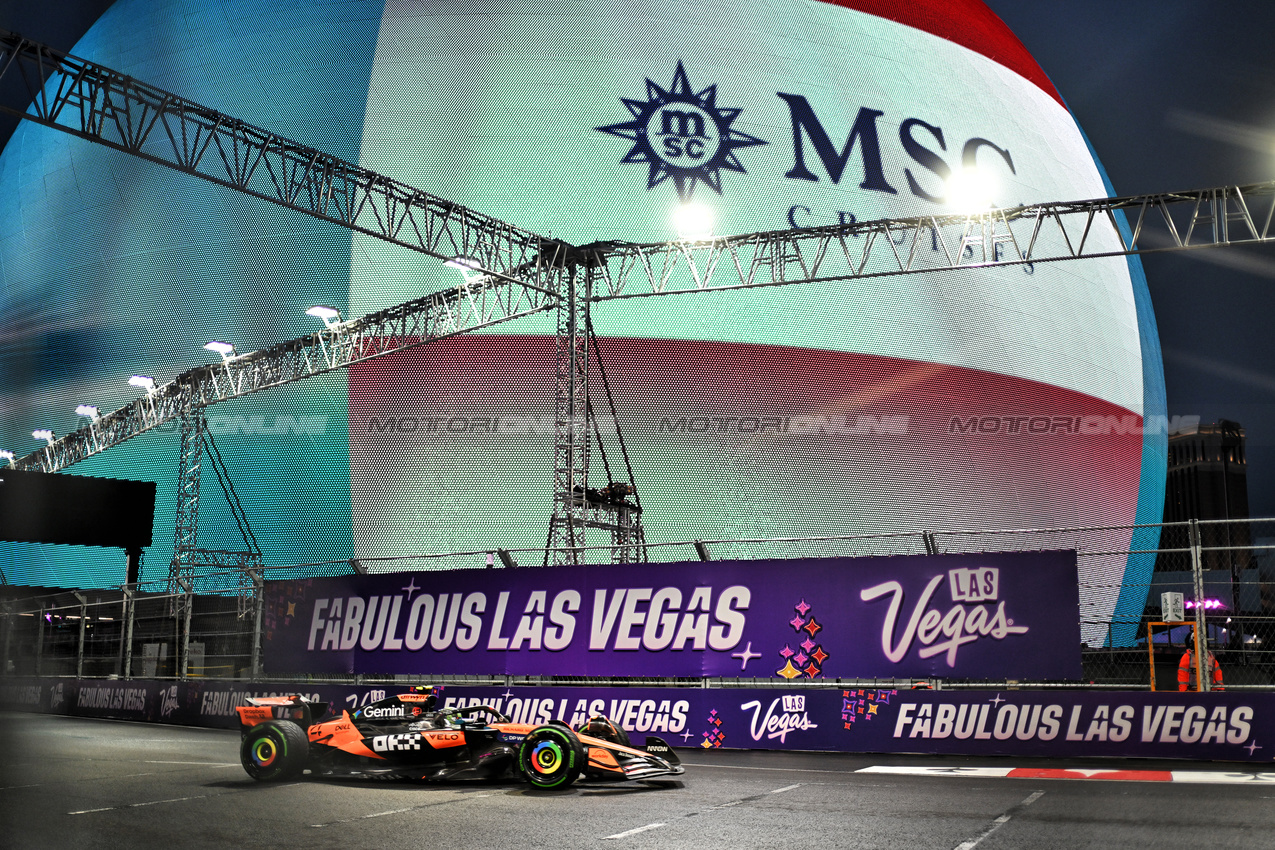 GP LAS VEGAS, Lando Norris (GBR) McLaren MCL39.

21.11.2025. Formula 1 World Championship, Rd 22, Las Vegas Grand Prix, Las Vegas, Nevada, USA, Qualifiche Day.

- www.xpbimages.com, EMail: requests@xpbimages.com © Copyright: Price	/ XPB Images