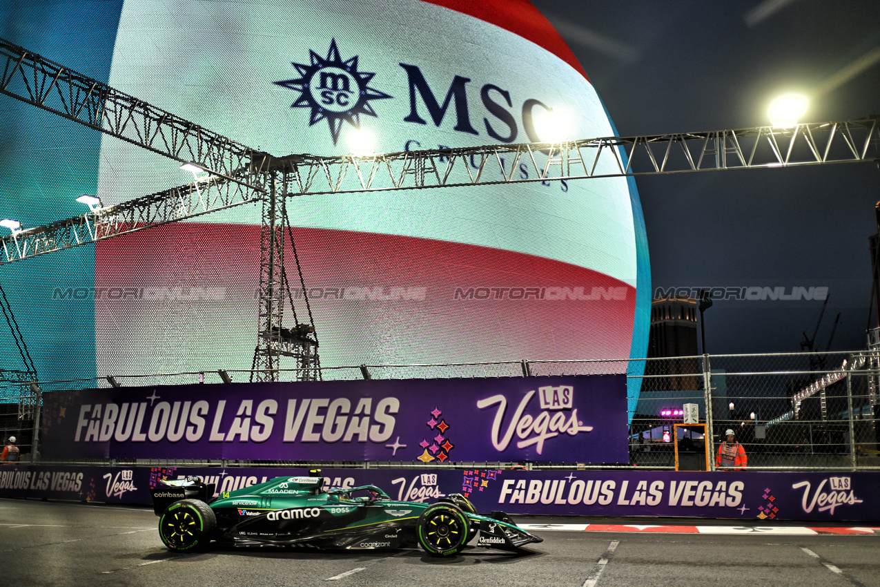 GP LAS VEGAS, Fernando Alonso (ESP) Aston Martin F1 Team AMR25.
21.11.2025. Formula 1 World Championship, Rd 22, Las Vegas Grand Prix, Las Vegas, Nevada, USA, Qualifiche Day.
- www.xpbimages.com, EMail: requests@xpbimages.com © Copyright: Price / XPB Images