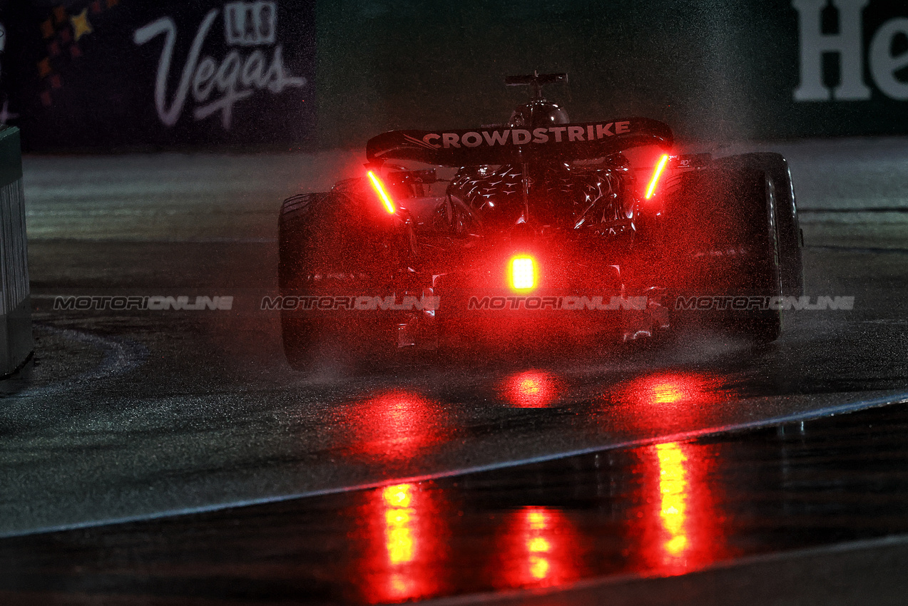 GP LAS VEGAS, Nico Hulkenberg (GER) Sauber C45.
21.11.2025. Formula 1 World Championship, Rd 22, Las Vegas Grand Prix, Las Vegas, Nevada, USA, Qualifiche Day.
- www.xpbimages.com, EMail: requests@xpbimages.com © Copyright: Moy / XPB Images