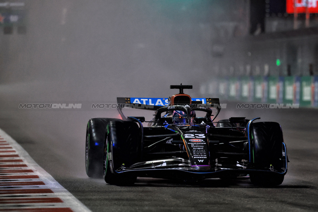 GP LAS VEGAS, Alexander Albon (THA) Atlassian Williams Racing FW47.
21.11.2025. Formula 1 World Championship, Rd 22, Las Vegas Grand Prix, Las Vegas, Nevada, USA, Qualifiche Day.
- www.xpbimages.com, EMail: requests@xpbimages.com © Copyright: Moy / XPB Images