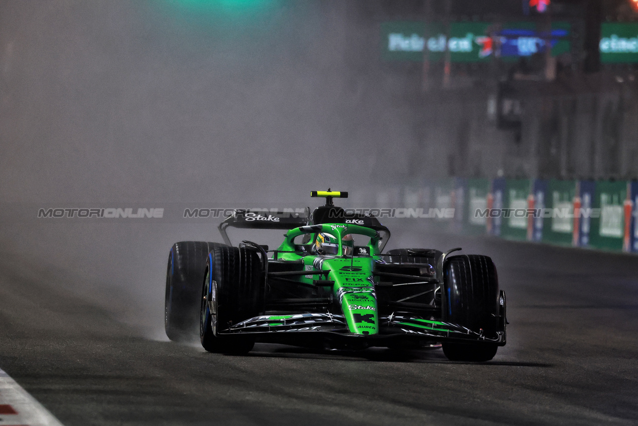 GP LAS VEGAS, Gabriel Bortoleto (BRA) Sauber C45.
21.11.2025. Formula 1 World Championship, Rd 22, Las Vegas Grand Prix, Las Vegas, Nevada, USA, Qualifiche Day.
- www.xpbimages.com, EMail: requests@xpbimages.com © Copyright: Moy / XPB Images