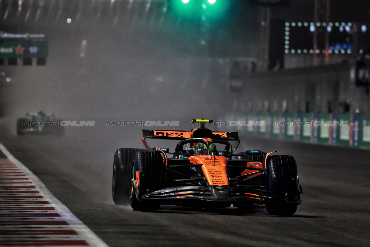 GP LAS VEGAS, Lando Norris (GBR) McLaren MCL39.

21.11.2025. Formula 1 World Championship, Rd 22, Las Vegas Grand Prix, Las Vegas, Nevada, USA, Qualifiche Day.

- www.xpbimages.com, EMail: requests@xpbimages.com © Copyright: Moy / XPB Images