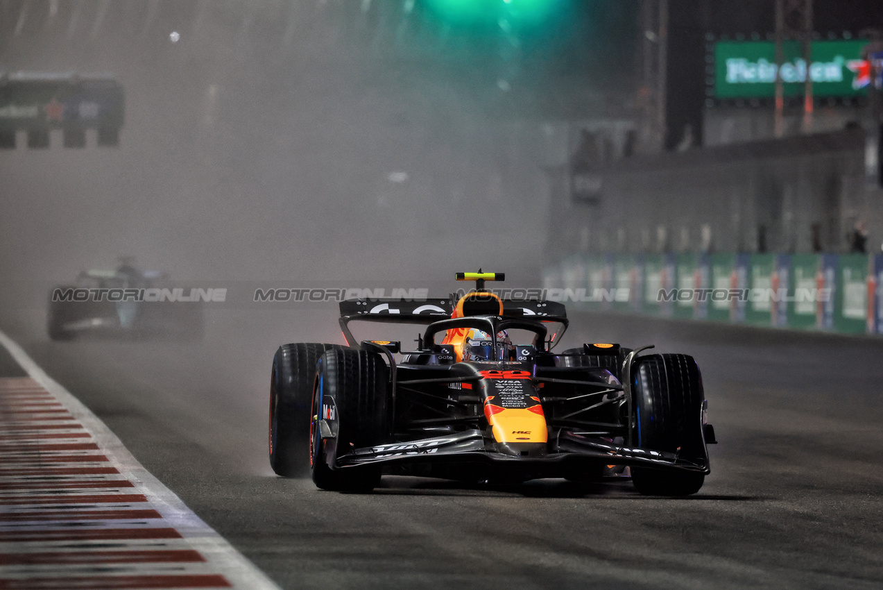 GP LAS VEGAS, Yuki Tsunoda (JPN) Red Bull Racing RB21.

21.11.2025. Formula 1 World Championship, Rd 22, Las Vegas Grand Prix, Las Vegas, Nevada, USA, Qualifiche Day.

- www.xpbimages.com, EMail: requests@xpbimages.com © Copyright: Moy / XPB Images