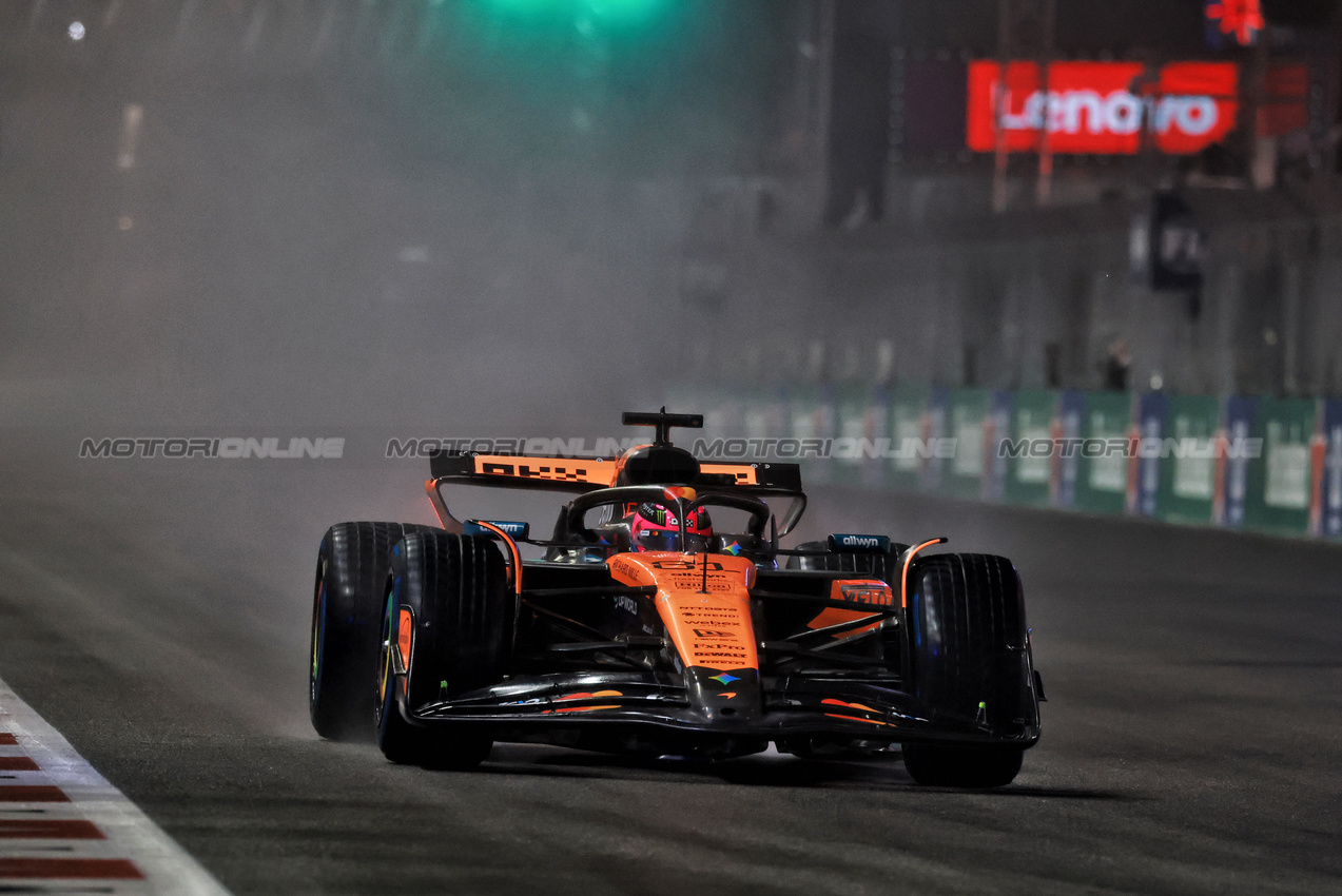 GP LAS VEGAS, Oscar Piastri (AUS) McLaren MCL39.
21.11.2025. Formula 1 World Championship, Rd 22, Las Vegas Grand Prix, Las Vegas, Nevada, USA, Qualifiche Day.
- www.xpbimages.com, EMail: requests@xpbimages.com © Copyright: Moy / XPB Images