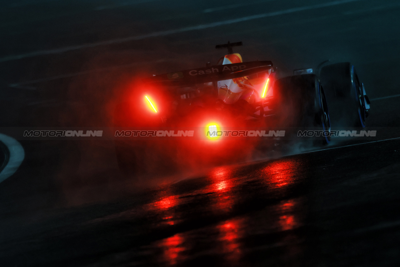 GP LAS VEGAS, Isack Hadjar (FRA) Racing Bulls VCARB 02.

21.11.2025. Formula 1 World Championship, Rd 22, Las Vegas Grand Prix, Las Vegas, Nevada, USA, Qualifiche Day.

- www.xpbimages.com, EMail: requests@xpbimages.com © Copyright: Moy / XPB Images