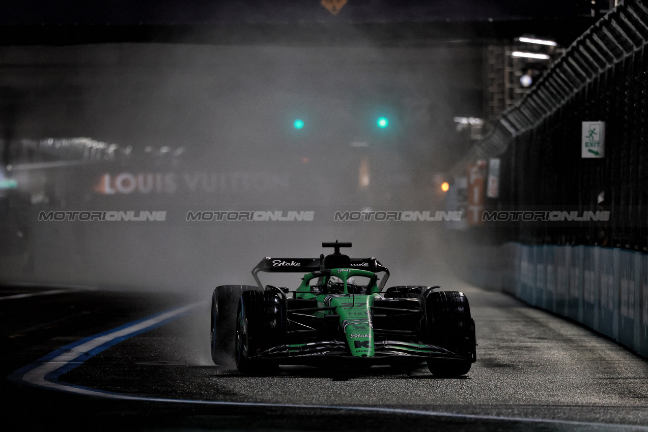 GP LAS VEGAS, Nico Hulkenberg (GER) Sauber C45.
21.11.2025. Formula 1 World Championship, Rd 22, Las Vegas Grand Prix, Las Vegas, Nevada, USA, Qualifiche Day.
- www.xpbimages.com, EMail: requests@xpbimages.com © Copyright: Moy / XPB Images