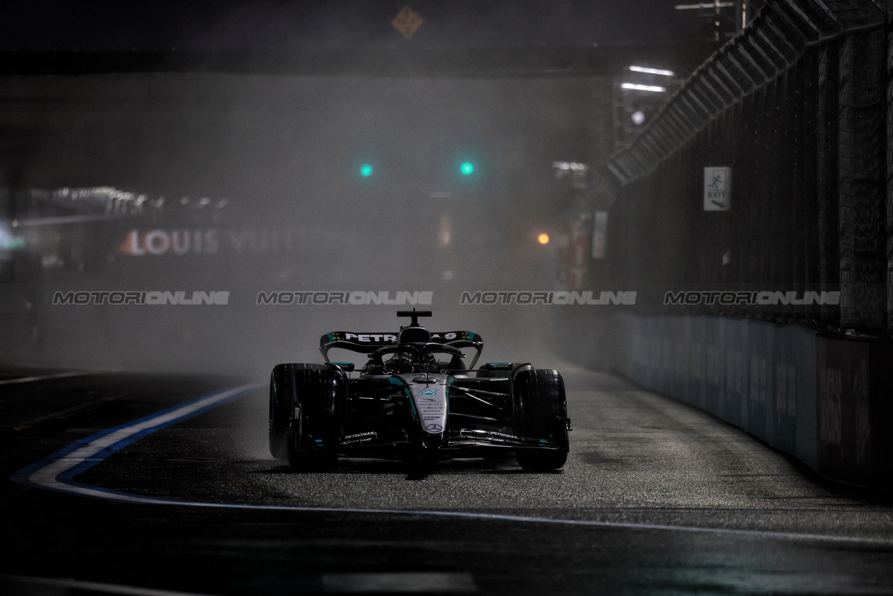 GP LAS VEGAS, George Russell (GBR) Mercedes AMG F1 W16.
21.11.2025. Formula 1 World Championship, Rd 22, Las Vegas Grand Prix, Las Vegas, Nevada, USA, Qualifiche Day.
- www.xpbimages.com, EMail: requests@xpbimages.com © Copyright: Moy / XPB Images