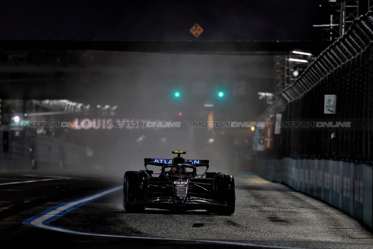 GP LAS VEGAS, Carlos Sainz (ESP) Atlassian Williams Racing FW47.

21.11.2025. Formula 1 World Championship, Rd 22, Las Vegas Grand Prix, Las Vegas, Nevada, USA, Qualifiche Day.

- www.xpbimages.com, EMail: requests@xpbimages.com © Copyright: Moy / XPB Images