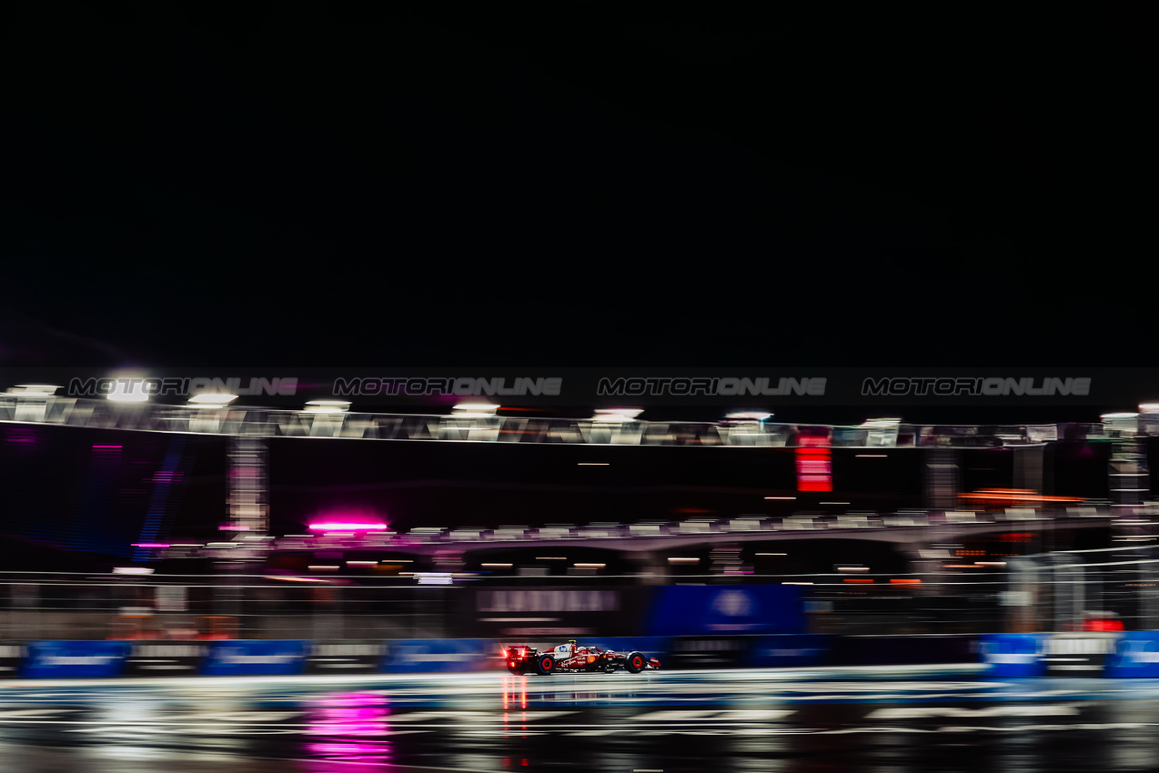 GP LAS VEGAS, Lewis Hamilton (GBR) Ferrari SF-25.

21.11.2025. Formula 1 World Championship, Rd 22, Las Vegas Grand Prix, Las Vegas, Nevada, USA, Qualifiche Day.

 - www.xpbimages.com, EMail: requests@xpbimages.com © Copyright: Patching / XPB Images