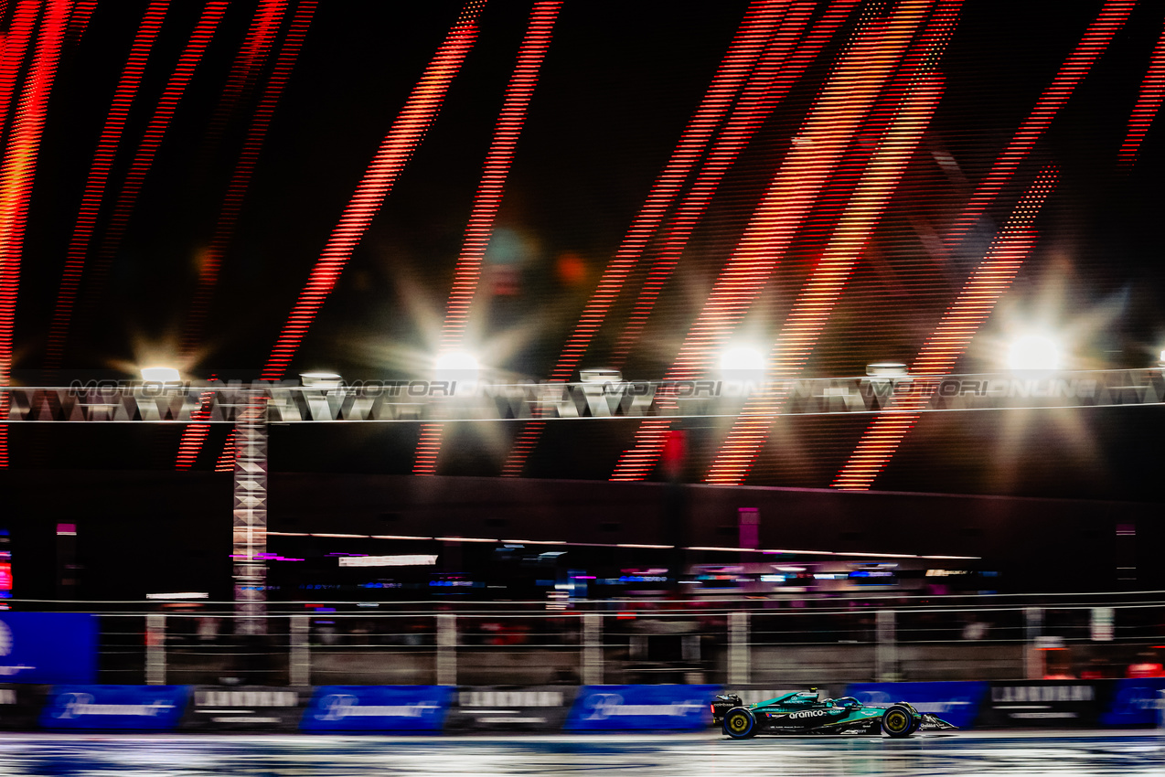 GP LAS VEGAS, Fernando Alonso (ESP) Aston Martin F1 Team AMR25.

21.11.2025. Formula 1 World Championship, Rd 22, Las Vegas Grand Prix, Las Vegas, Nevada, USA, Qualifiche Day.

 - www.xpbimages.com, EMail: requests@xpbimages.com © Copyright: Patching / XPB Images