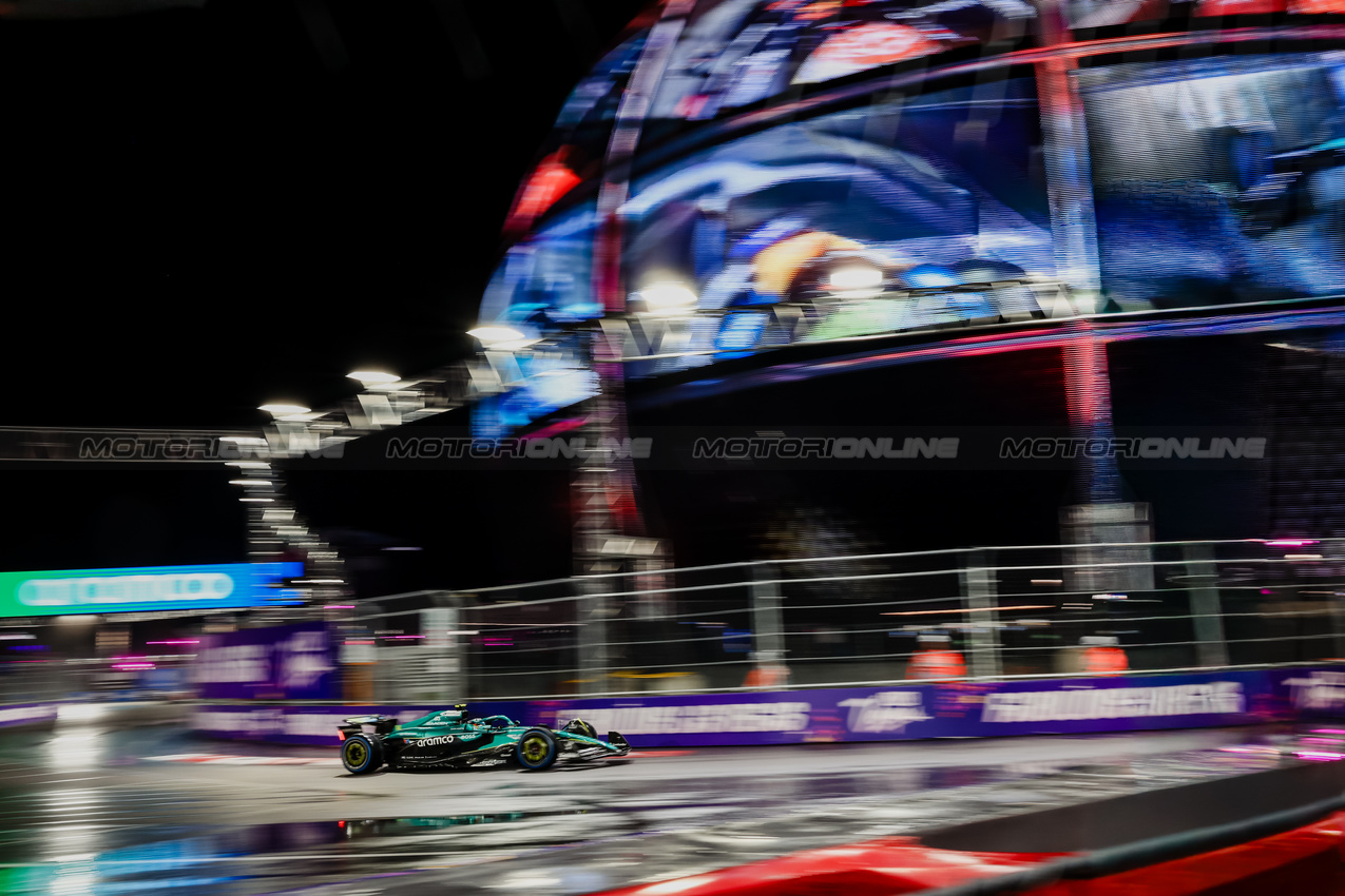 GP LAS VEGAS, Fernando Alonso (ESP) Aston Martin F1 Team AMR25.
21.11.2025. Formula 1 World Championship, Rd 22, Las Vegas Grand Prix, Las Vegas, Nevada, USA, Qualifiche Day.
- www.xpbimages.com, EMail: requests@xpbimages.com © Copyright: Patching / XPB Images